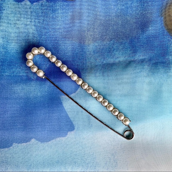 Long pearl kilt pin brooch - Picture 1 of 5